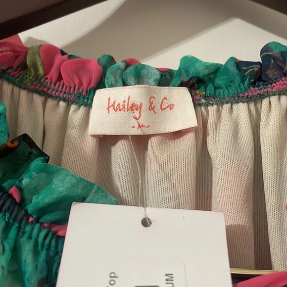 NWT Hailey & Co. Floral Ruffle Top Size M - Picture 4 of 6